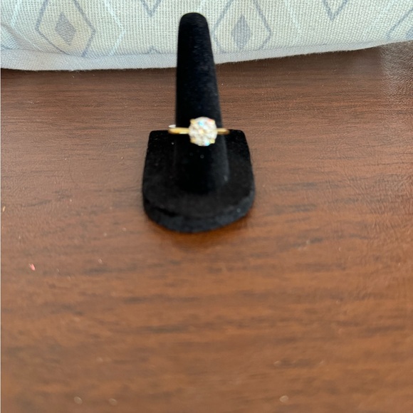 Stunning 2 carat engagement ring. Size 7 NEW - Picture 8 of 9